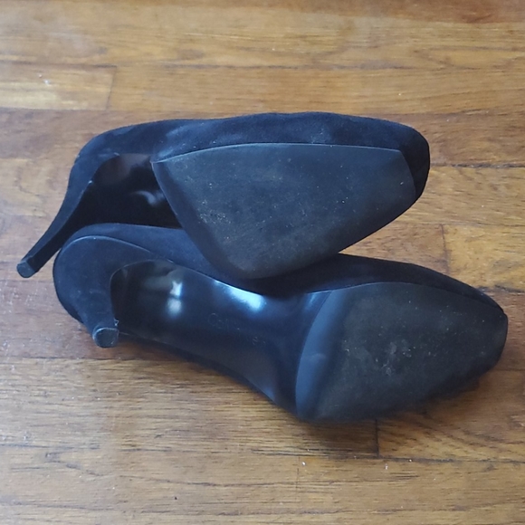 Calvin Klein Suede Pump - Picture 8 of 8